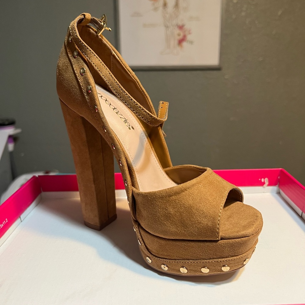 High heels brand new size 6